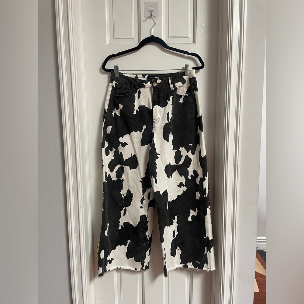 Fashion Nova wide leg cow-print jeans | size 11